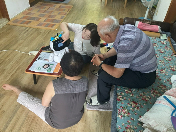 [크기변환]0820 건강증진과 - 금산군보건소, 어르신 인공지능(AI)-사물인터넷(IoT)기반 건강관리 호응 (1).jpg