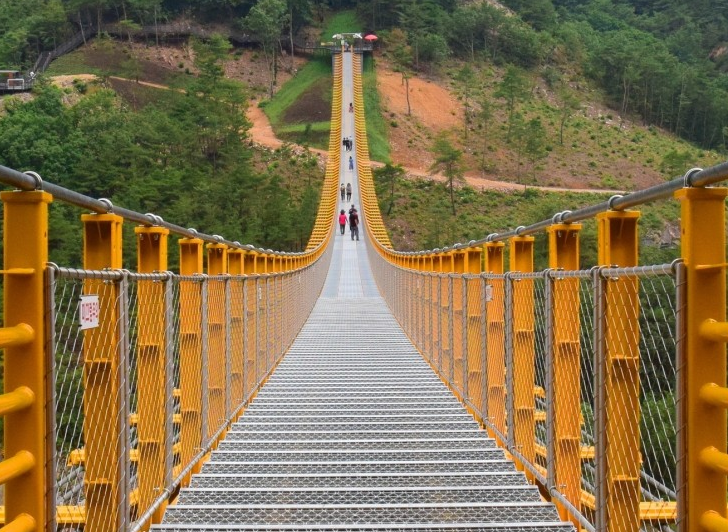 0113 관광문화체육과 - 금산군, 월영산 출렁다리 방문객 편의 대폭 강화 (2).png