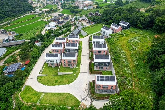 [크기변환]0331 보건행정과 - 금산군, 오는 6월 아토피자연치유주택 13동 준공.png